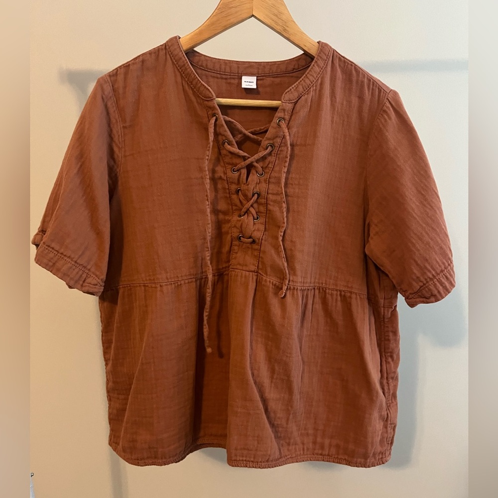 Old Navy boxy short sleeve blouse with lace up top